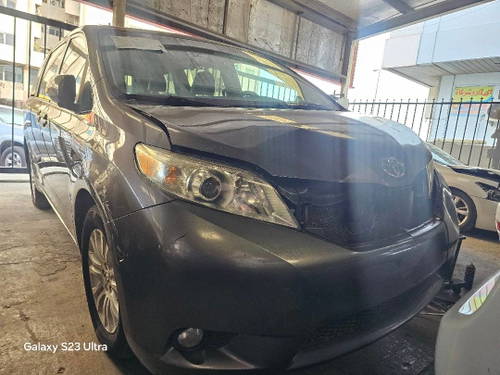 TOYOTA SIENNA