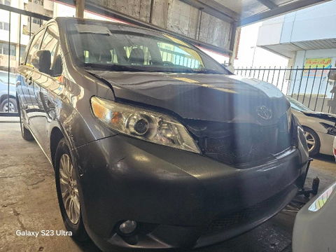 TOYOTA SIENNA
