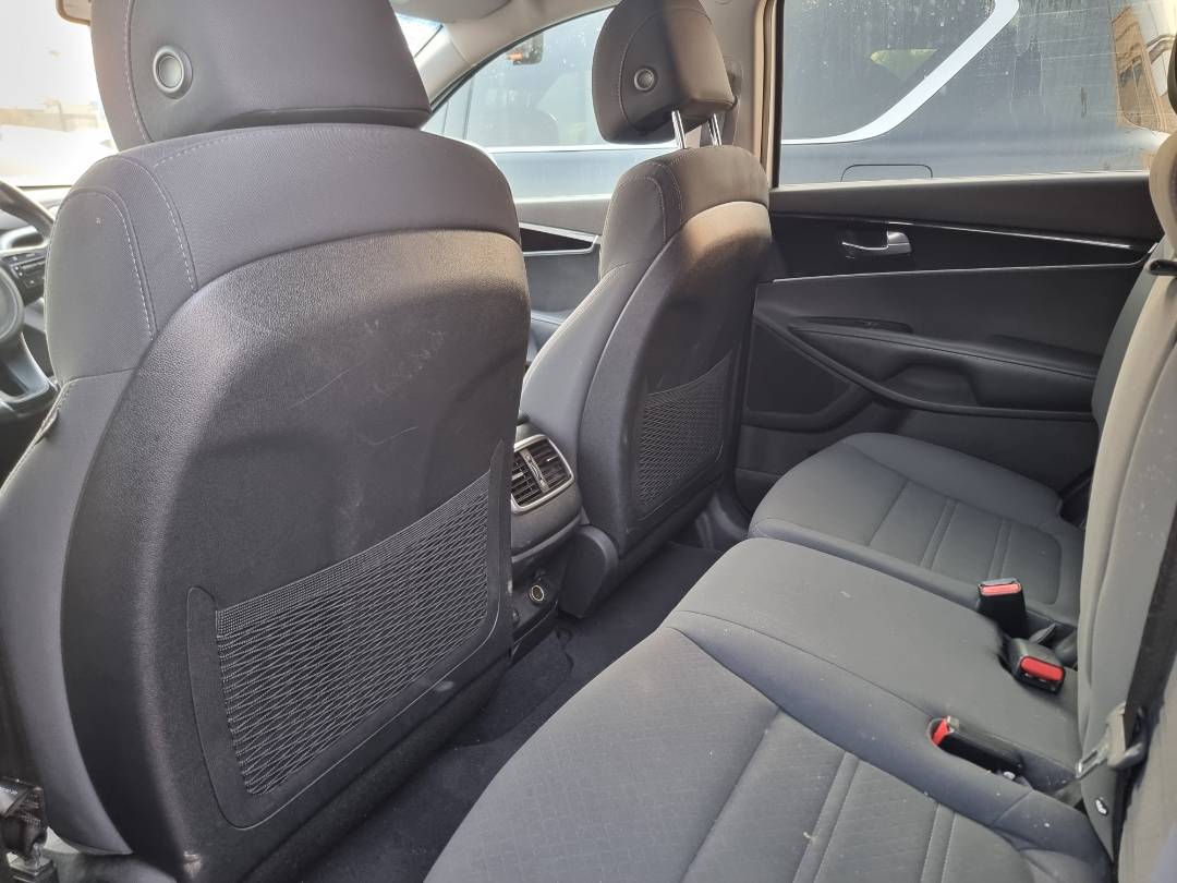 2017 KIA SORENTO — 165365 Miles — Lot 215478 — Souq - Marhaba Auctions Used Cars - Image 7