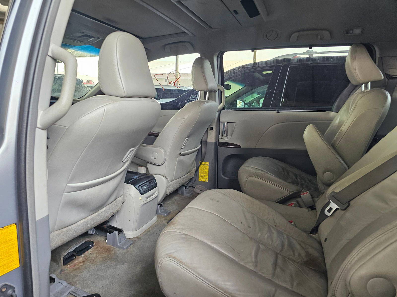 TOYOTA SIENNA 2011 - Marhaba Auction Used Cars - Image 5