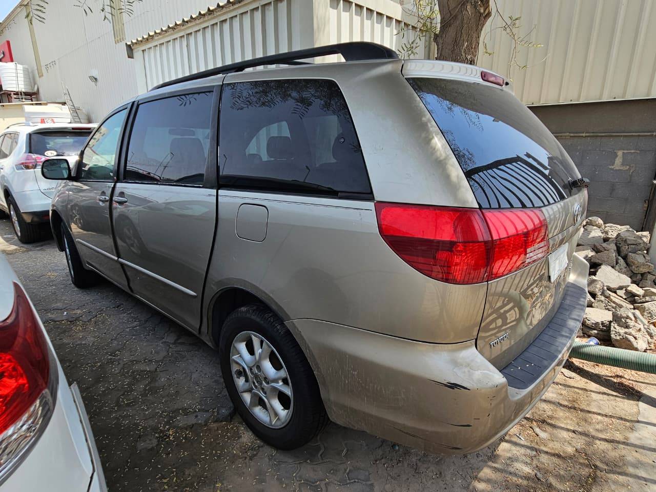 2004 TOYOTA SIENNA — 276619 Miles — Lot 92529325 — Souq - Marhaba Auctions Used Cars - Image 6