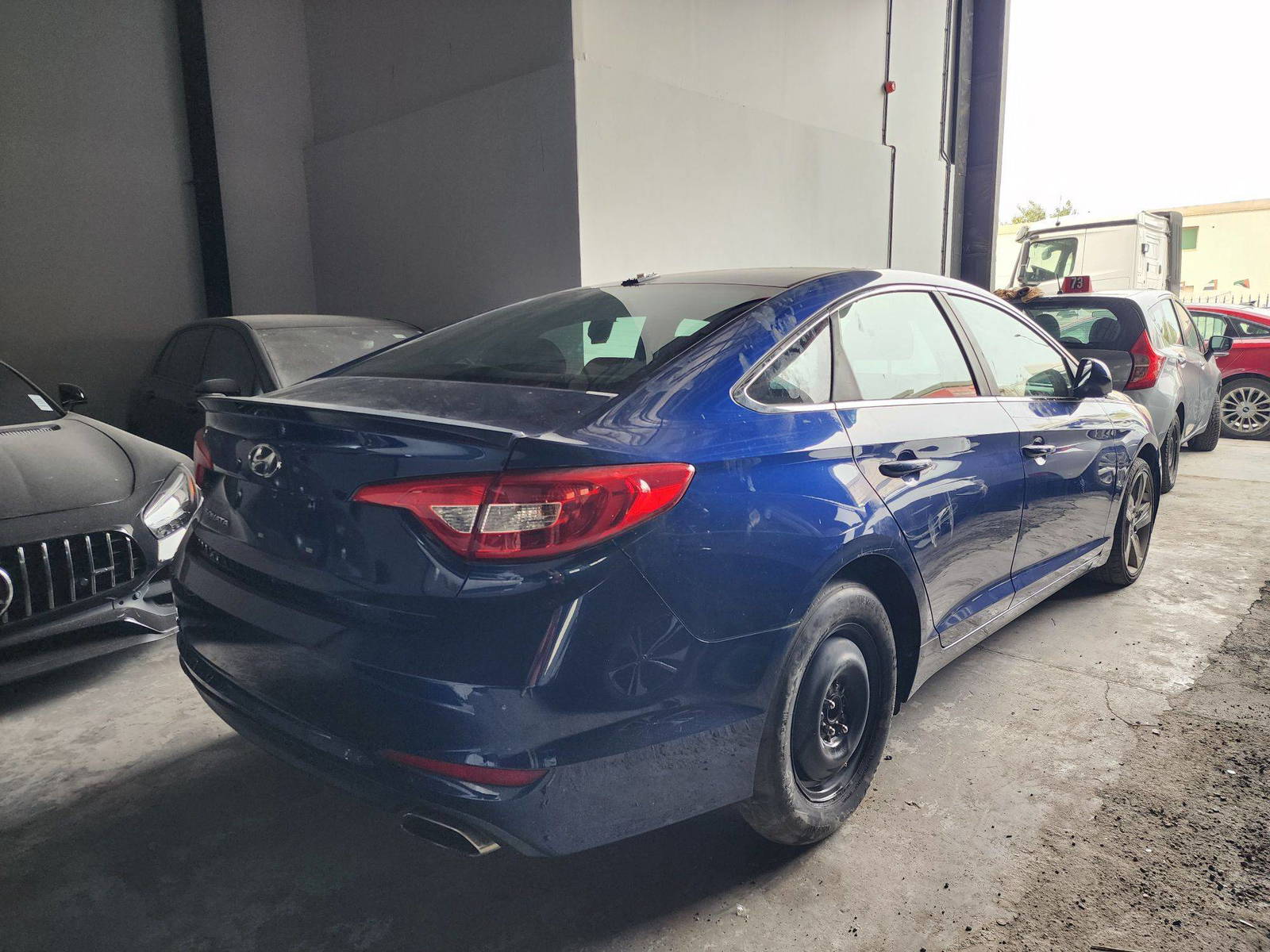 2015 HYUNDAI SONATA — 133231 Miles — Lot 335357 — Al Quoz - Marhaba Auctions Used Cars - Image 5