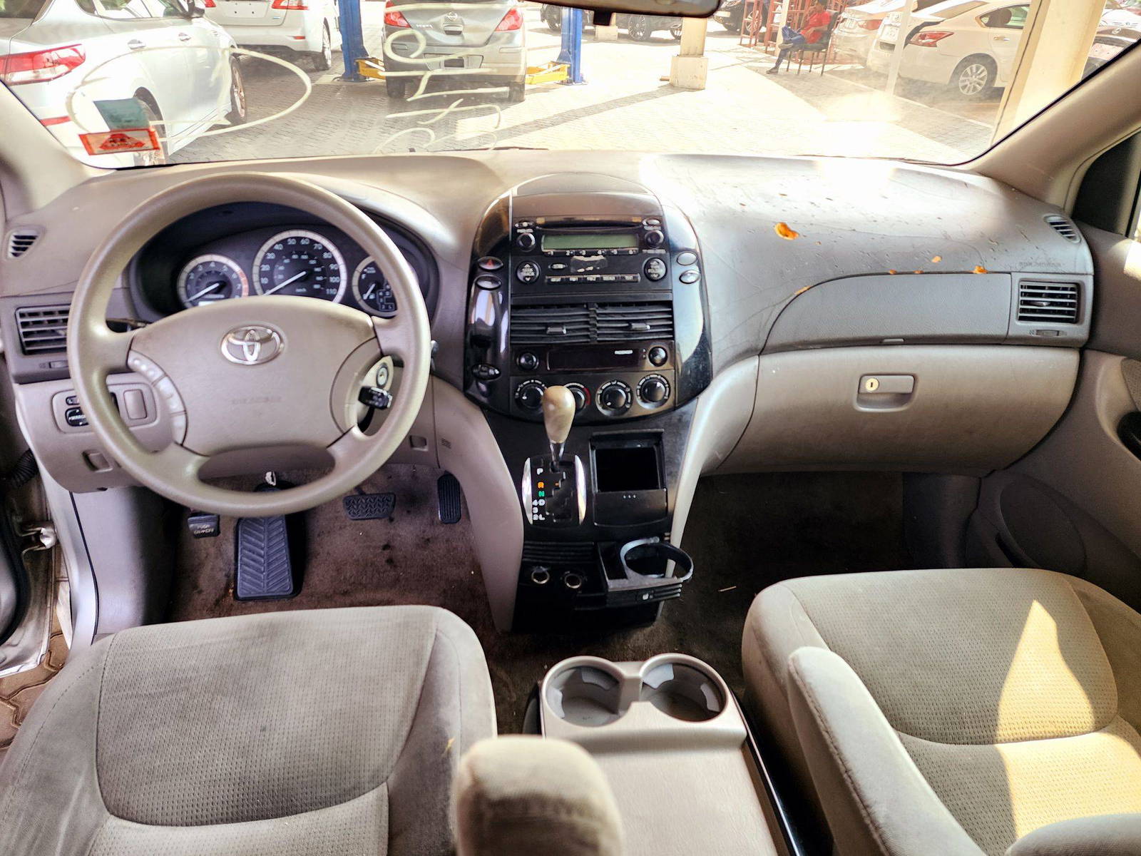 2005 TOYOTA SIENNA — 167092 Miles — Lot 66006014 — Souq - Marhaba Auctions Used Cars - Image 8