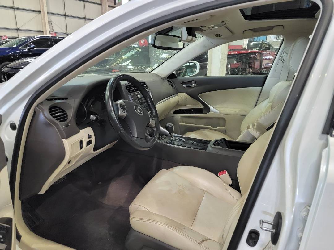 2012 LEXUS IS 250 — 229318 KM — Lot 12176323 — Ind. 12 - Marhaba Auctions Used Cars - Image 6