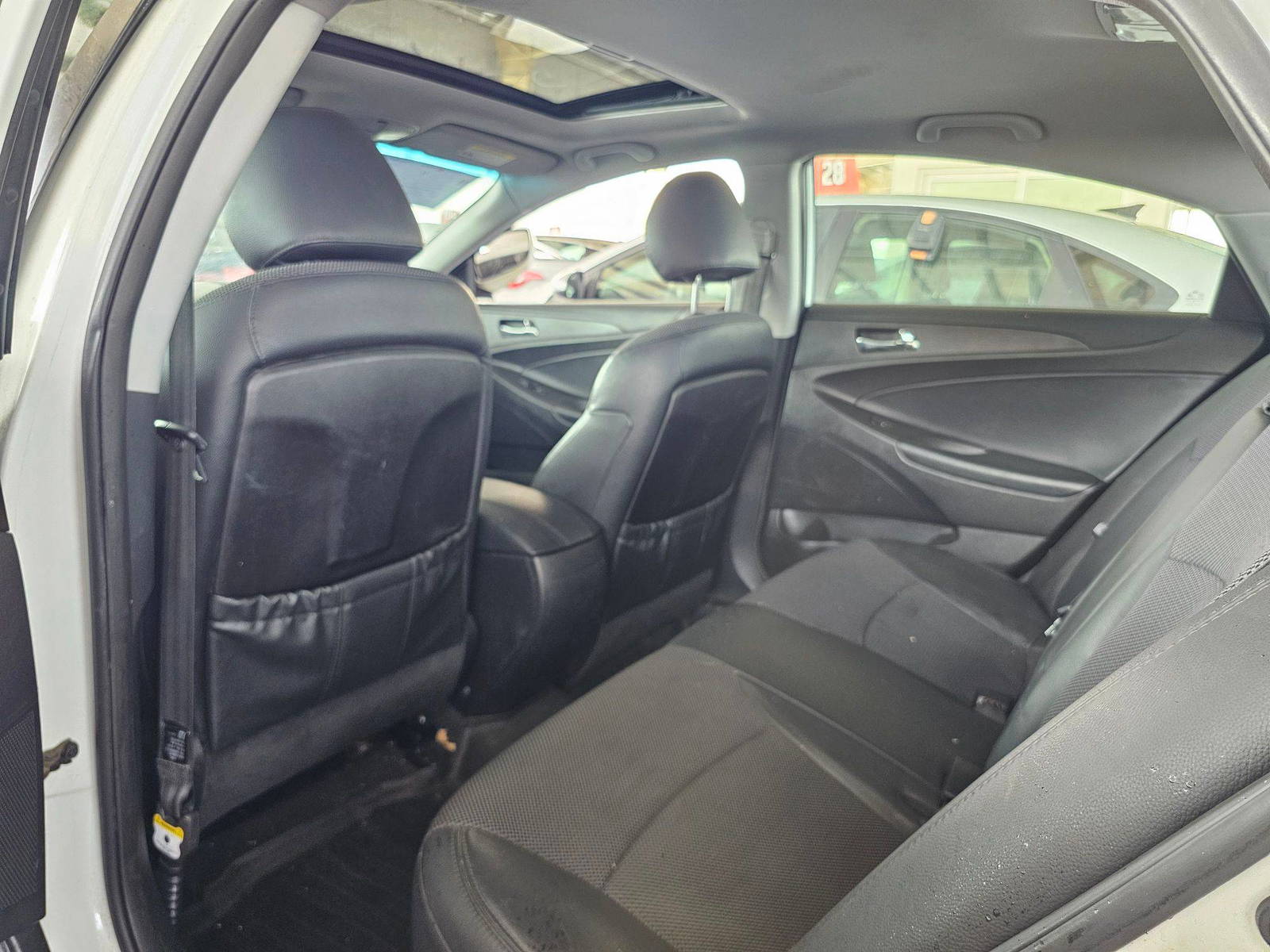 2011 HYUNDAI SONATA — 171272 Miles — Lot H219281 — Souq - Marhaba Auctions Used Cars - Image 6