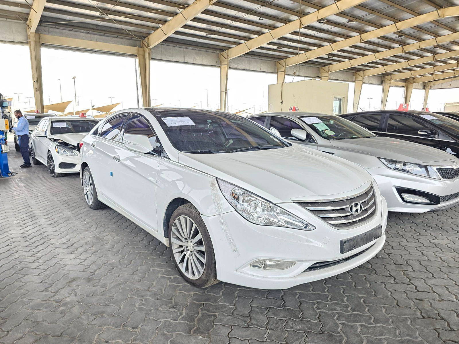 2012 HYUNDAI SONATA — 164269 KM — Lot 398968 — Souq - Marhaba Auctions Used Cars - Image 4