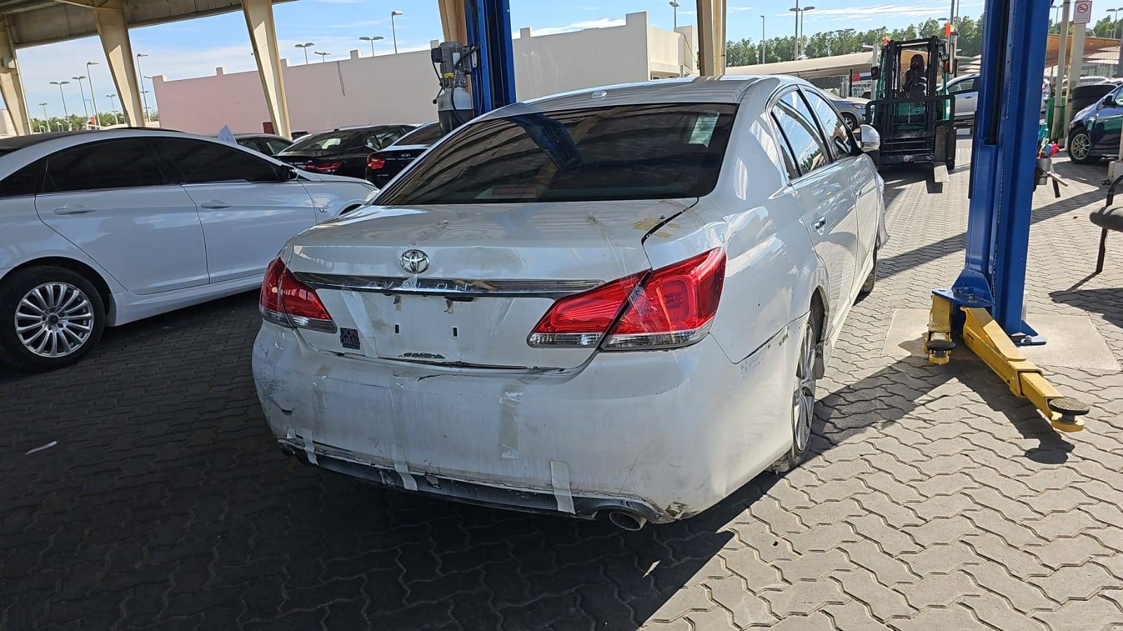 2011 TOYOTA AVALON — 216278 Miles — Lot 5023287 — Souq - Marhaba Auctions Used Cars - Image 11