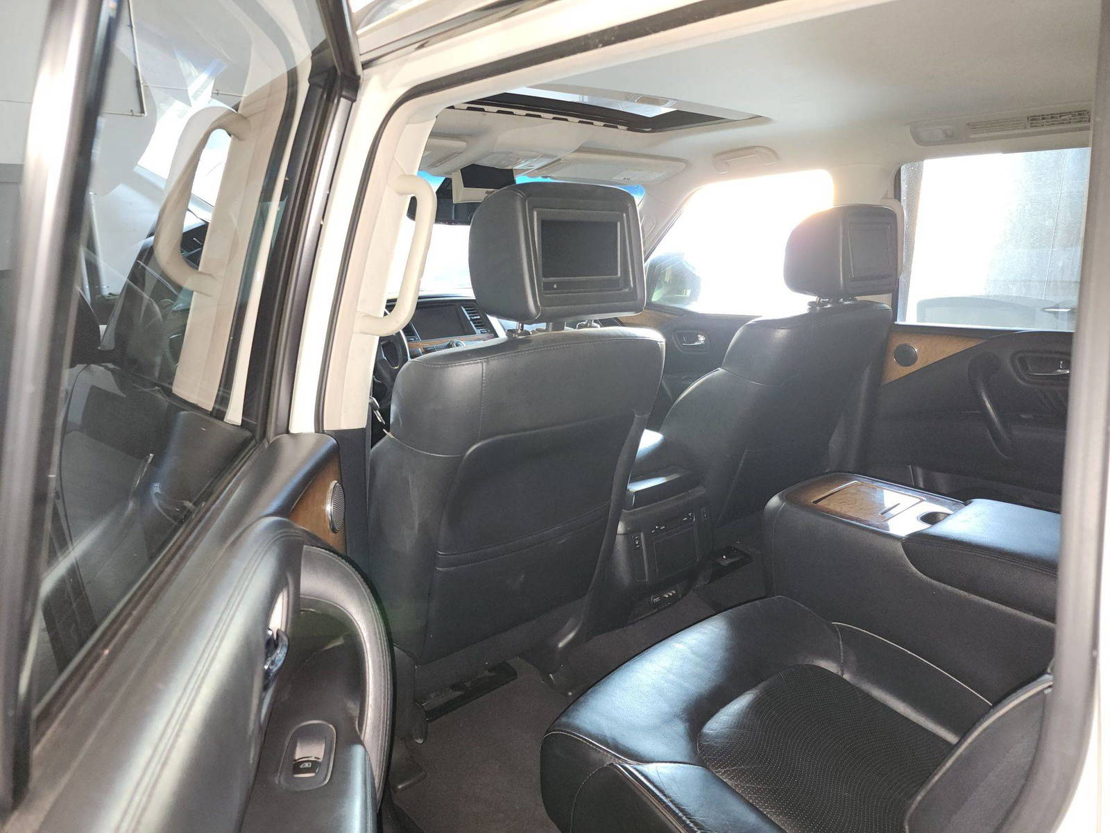 2014 INFINITI QX80 — 178399 Miles — Lot 9065947 — Souq - Marhaba Auctions Used Cars - Image 10