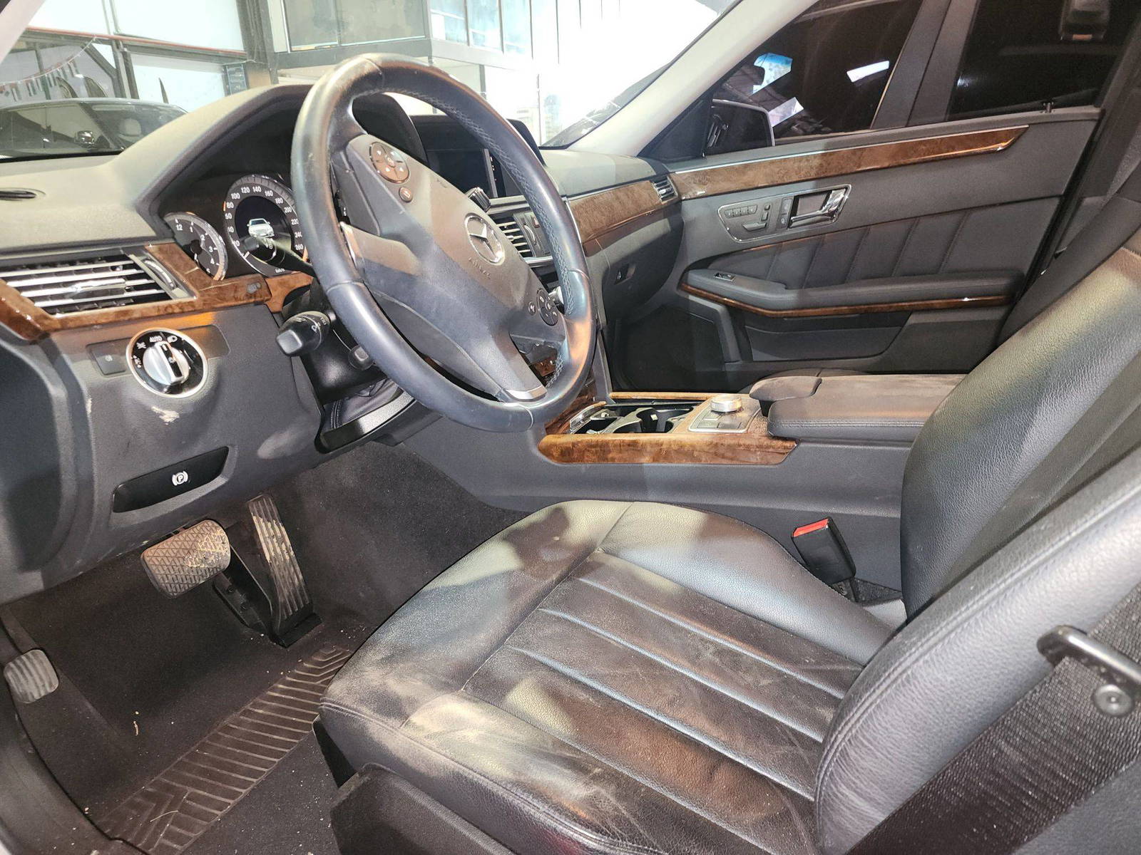 2011 MERCEDES BENZ E-300 — 151639 KM — Lot 496166 — Al Quoz - Marhaba Auctions Used Cars - Image 9