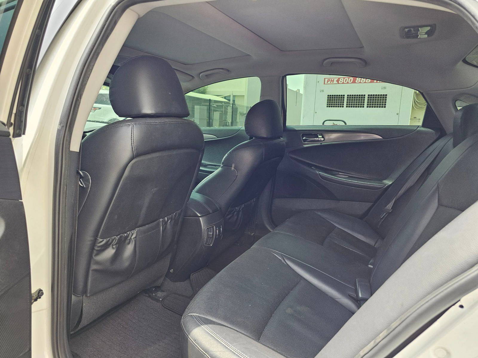2014 HYUNDAI SONATA — 182325 KM — Lot 076108 — Souq - Marhaba Auctions Used Cars - Image 6