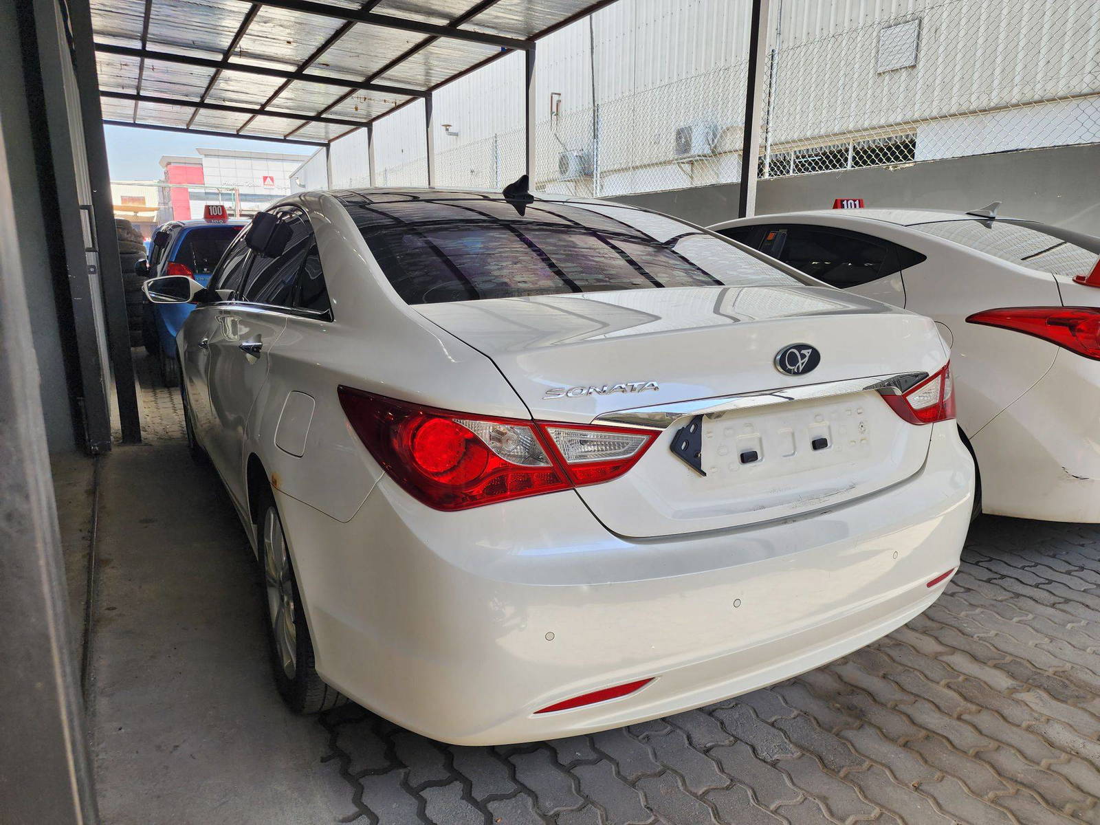 2010 HYUNDAI SONATA — 203790 KM — Lot 101149 — Al Quoz - Marhaba Auctions Used Cars - Image 6