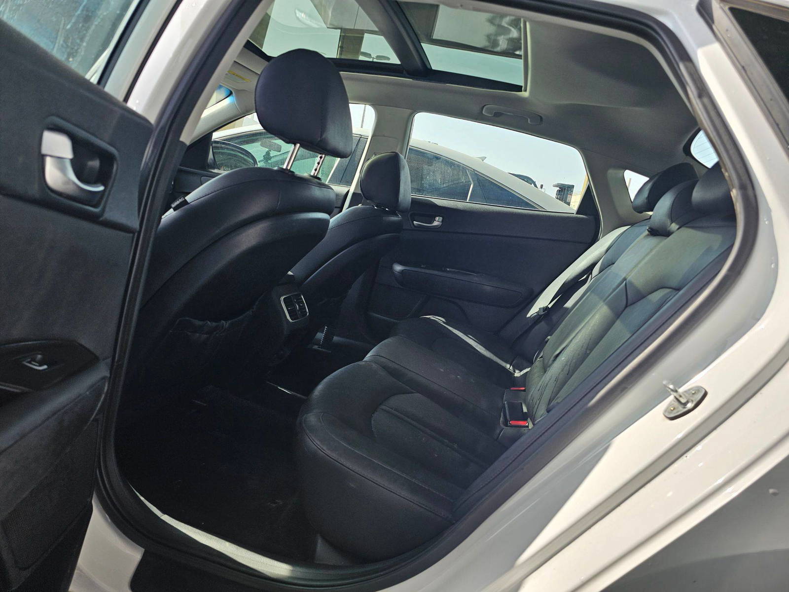 2016 KIA OPTIMA — 109523 Miles — Lot 92841085 — Souq - Marhaba Auctions Used Cars - Image 7