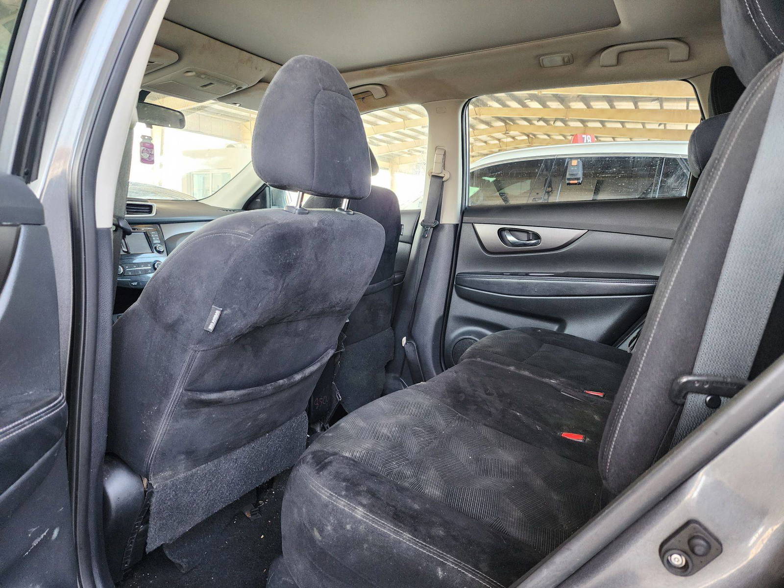 2015 NISSAN ROGUE — 222375 KM — Lot 94694 — Souq - Marhaba Auctions Used Cars - Image 6