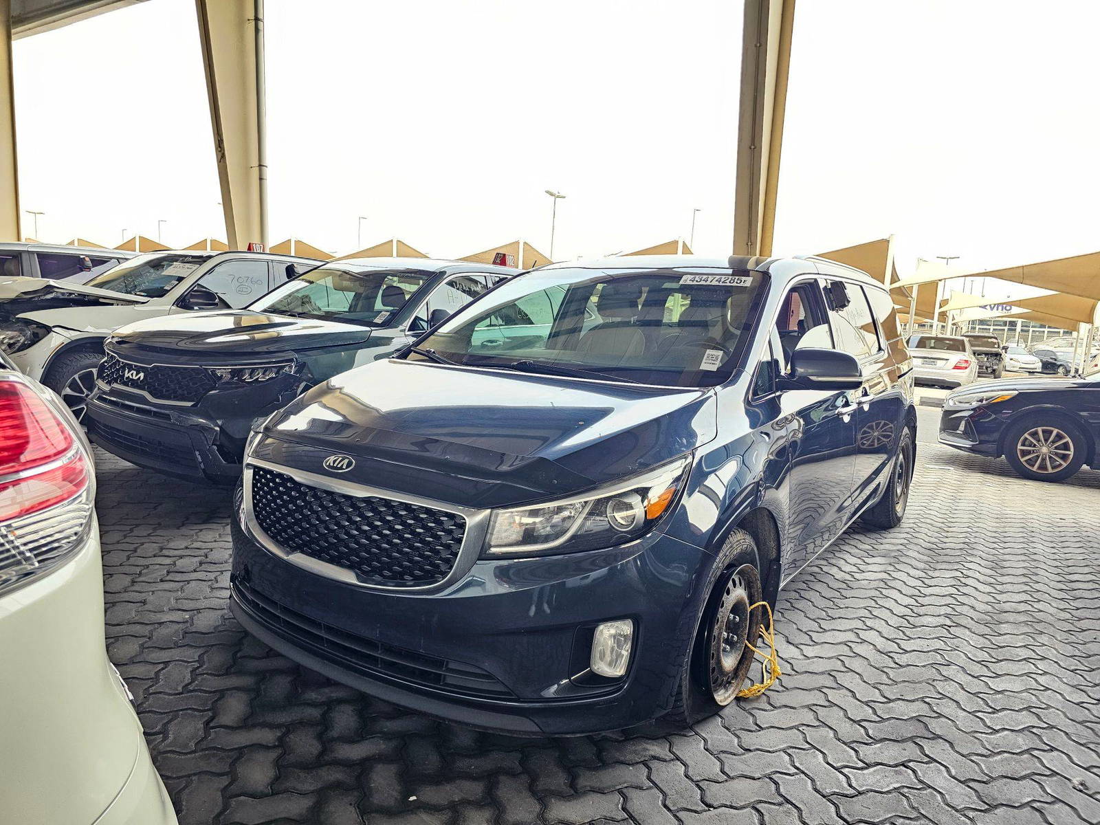 2017 KIA SEDONA — 253400 KM — Lot 43474285 — Souq - Marhaba Auctions Used Cars - Image 5