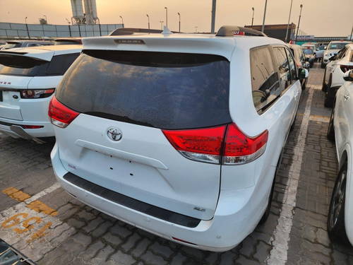 TOYOTA SIENNA