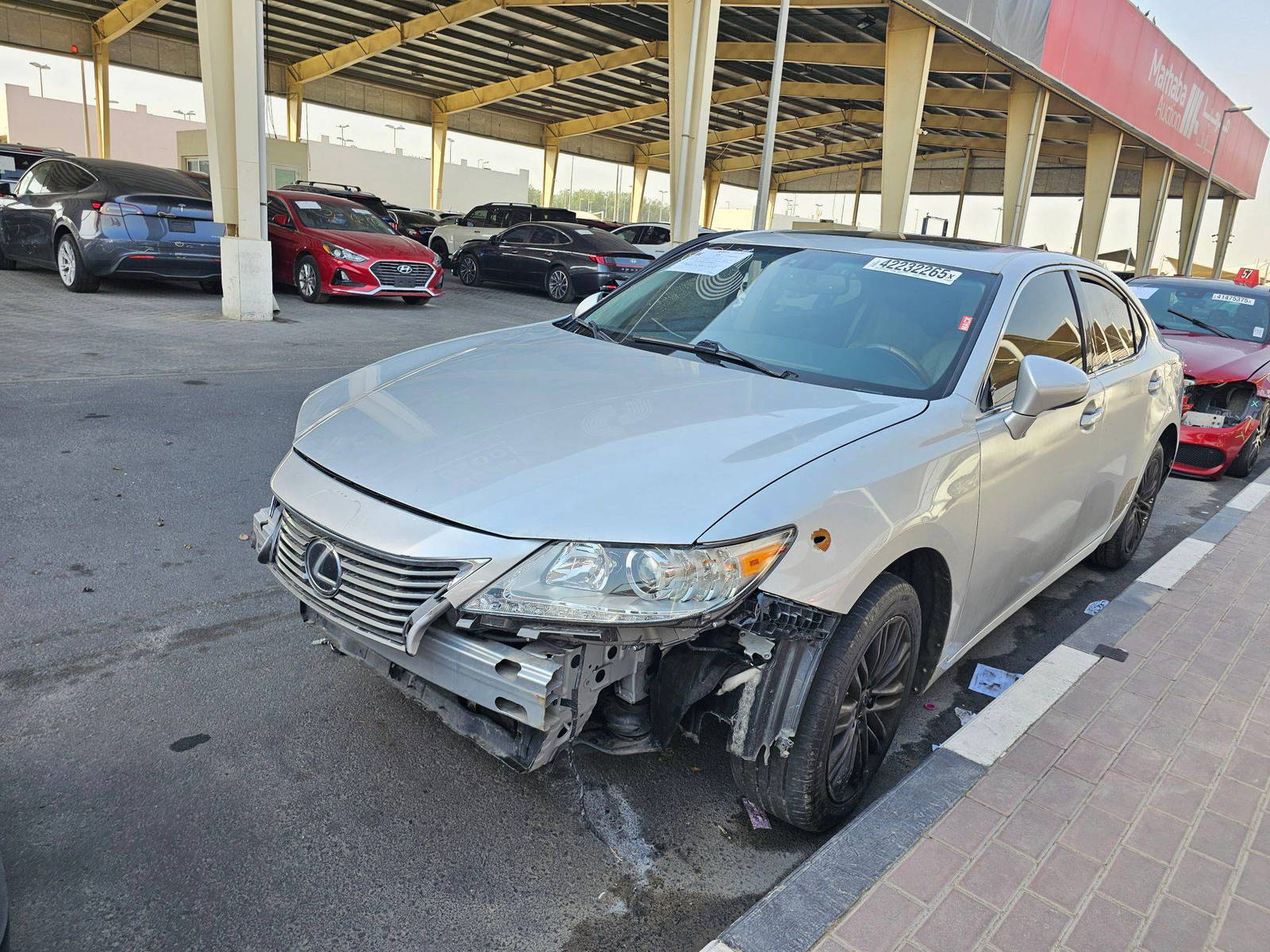 2013 LEXUS ES 350 — 124835 Miles — Lot 4D2003147 — Souq - Marhaba Auctions Used Cars - Image 5