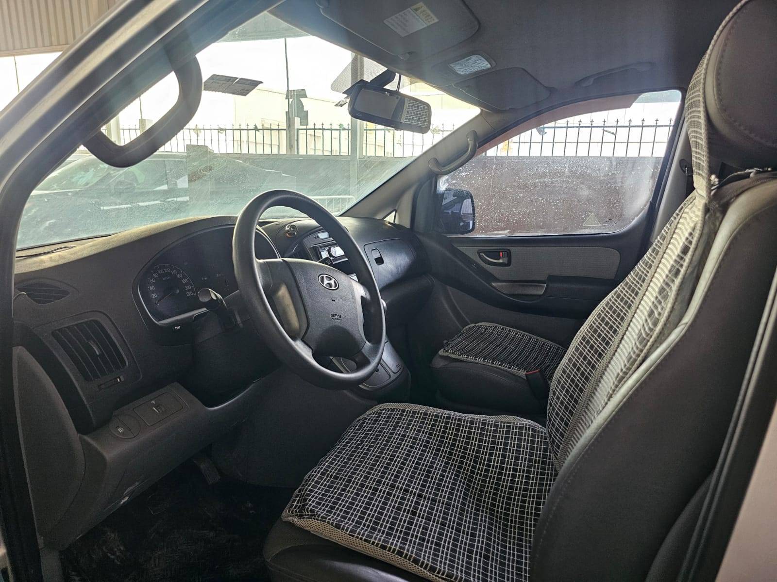 2010 HYUNDAI GRAND STAREX — 295715 KM — Lot AU200520 — Main - Marhaba Auctions Used Cars - Image 7