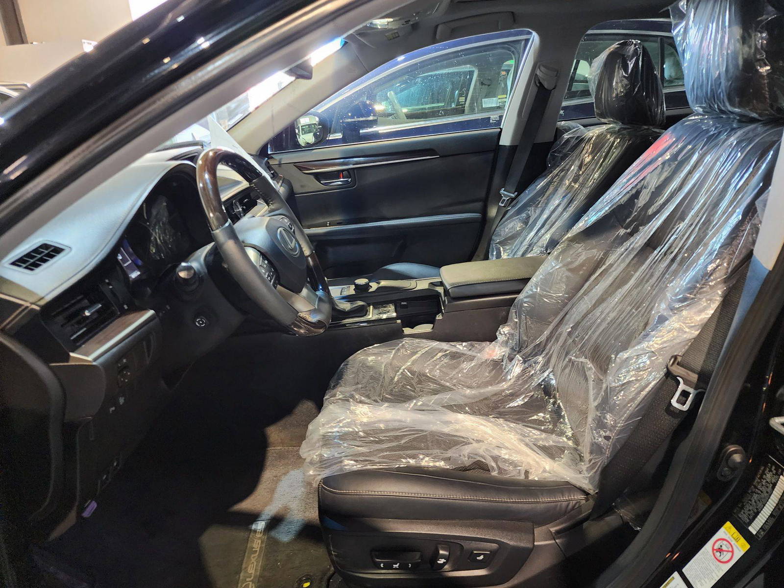 2016 LEXUS ES 350 — 86931 Miles — Lot 11227 — Al Quoz - Marhaba Auctions Used Cars - Image 9