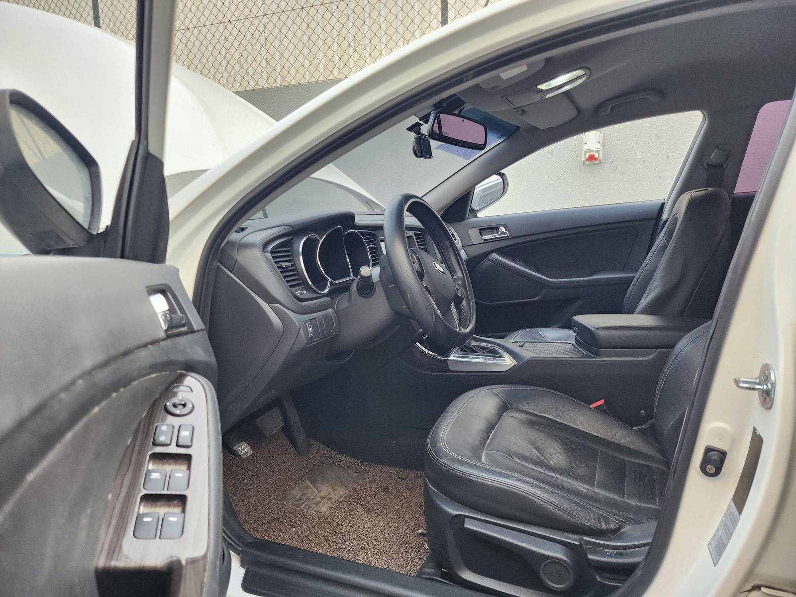 2013 KIA K5 — 99809 KM — Lot 397477 — Al Quoz - Marhaba Auctions Used Cars - Image 9