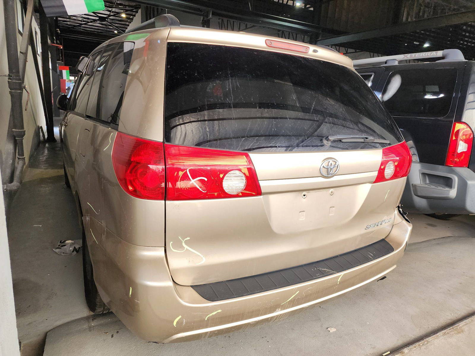 2006 TOYOTA SIENNA — 172051 Miles — Lot 77083304 — Al Quoz - Marhaba Auctions Used Cars - Image 6