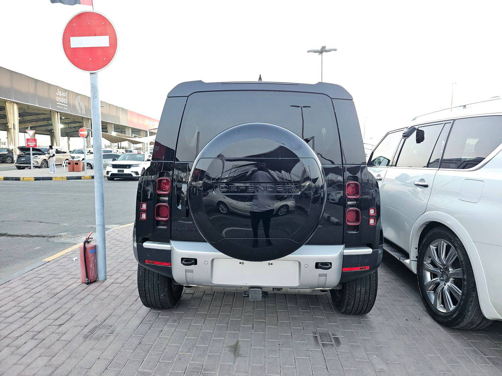 2024 LAND ROVER DEFENDER 110 S — 26899 KM — Lot R2276057 — Souq - Marhaba Auctions Used Cars - Image 4