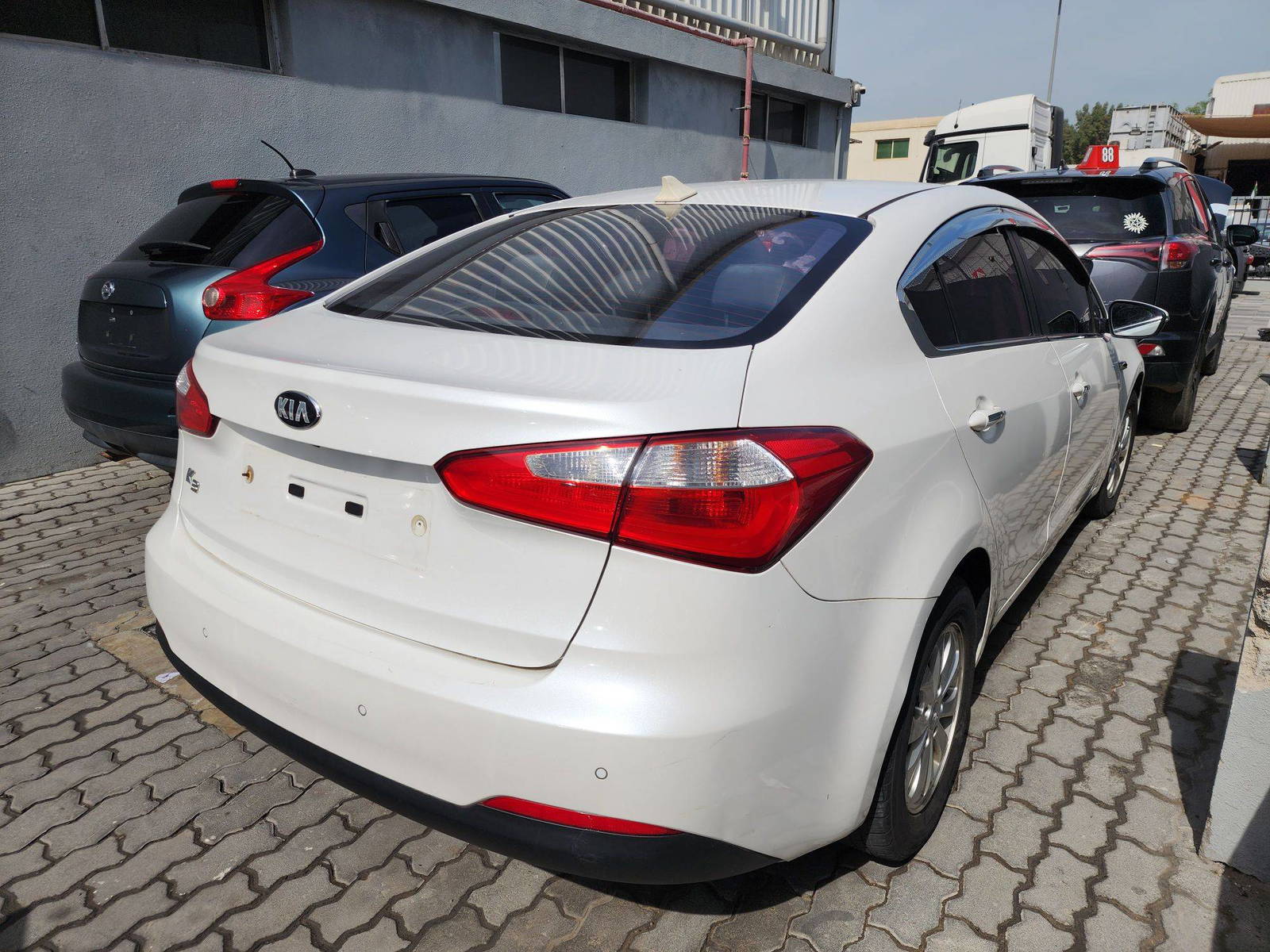 2015 KIA K3 — 152711 KM — Lot 880254 — Al Quoz - Marhaba Auctions Used Cars - Image 4