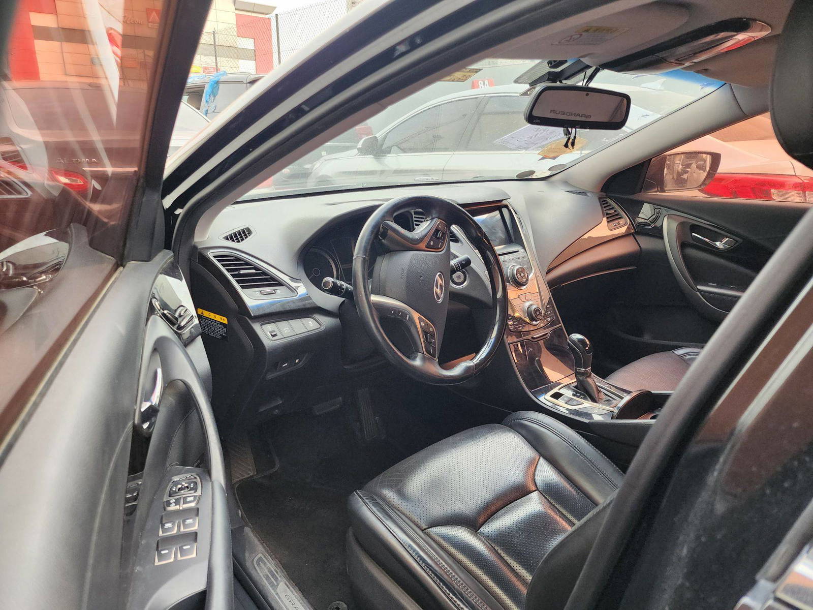 HYUNDAI GRANDEUR 2012 - Marhaba Auction Used Cars - Image 9