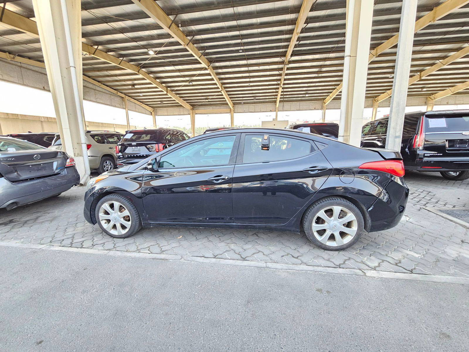 2011 HYUNDAI ELANTRA — 183985 KM — Lot AE1BH017021 — Souq - Marhaba Auctions Used Cars - Image 5