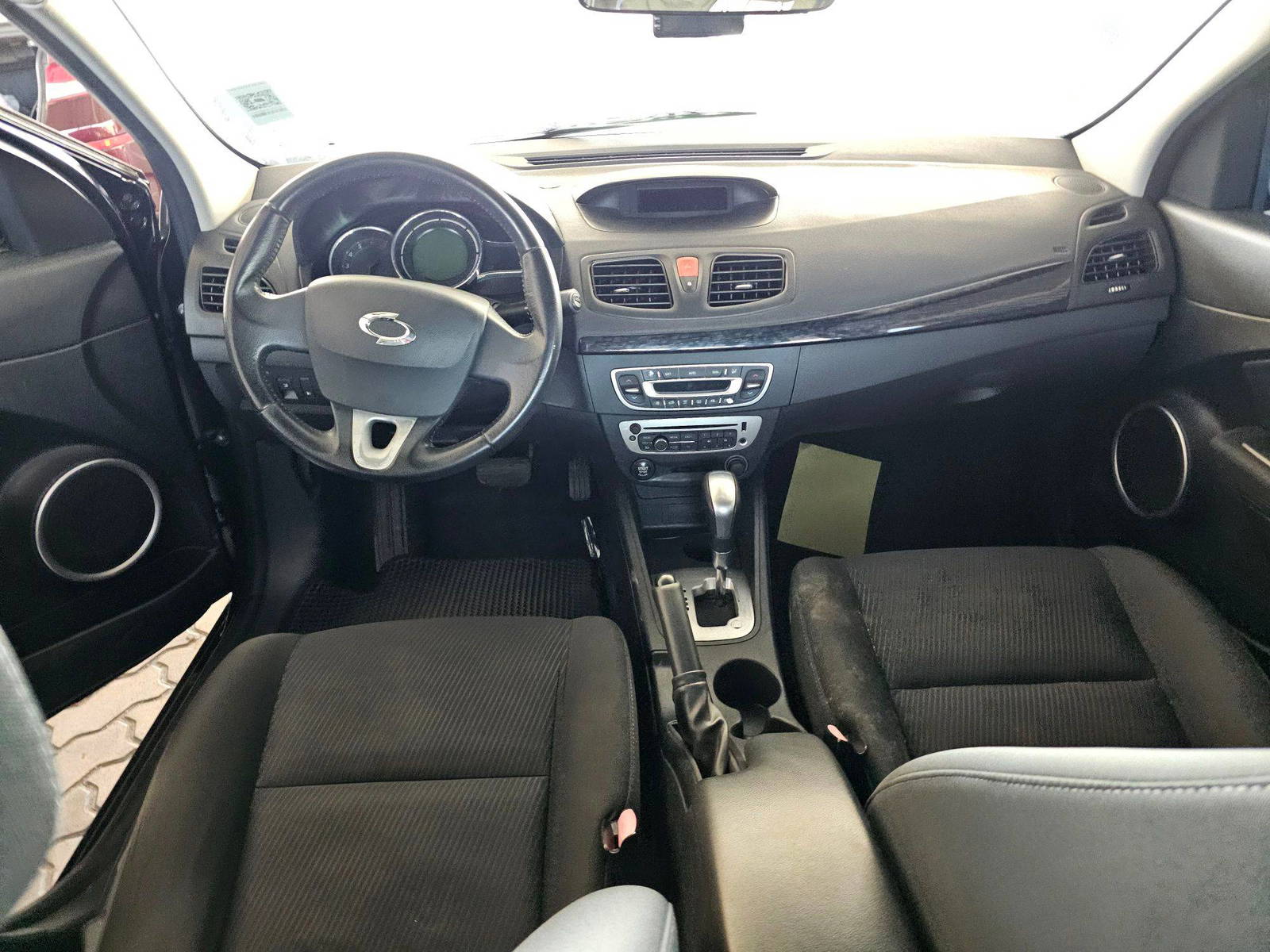 2015 RENAULT SM3 — 185354 KM — Lot P169592 — Souq - Marhaba Auctions Used Cars - Image 7