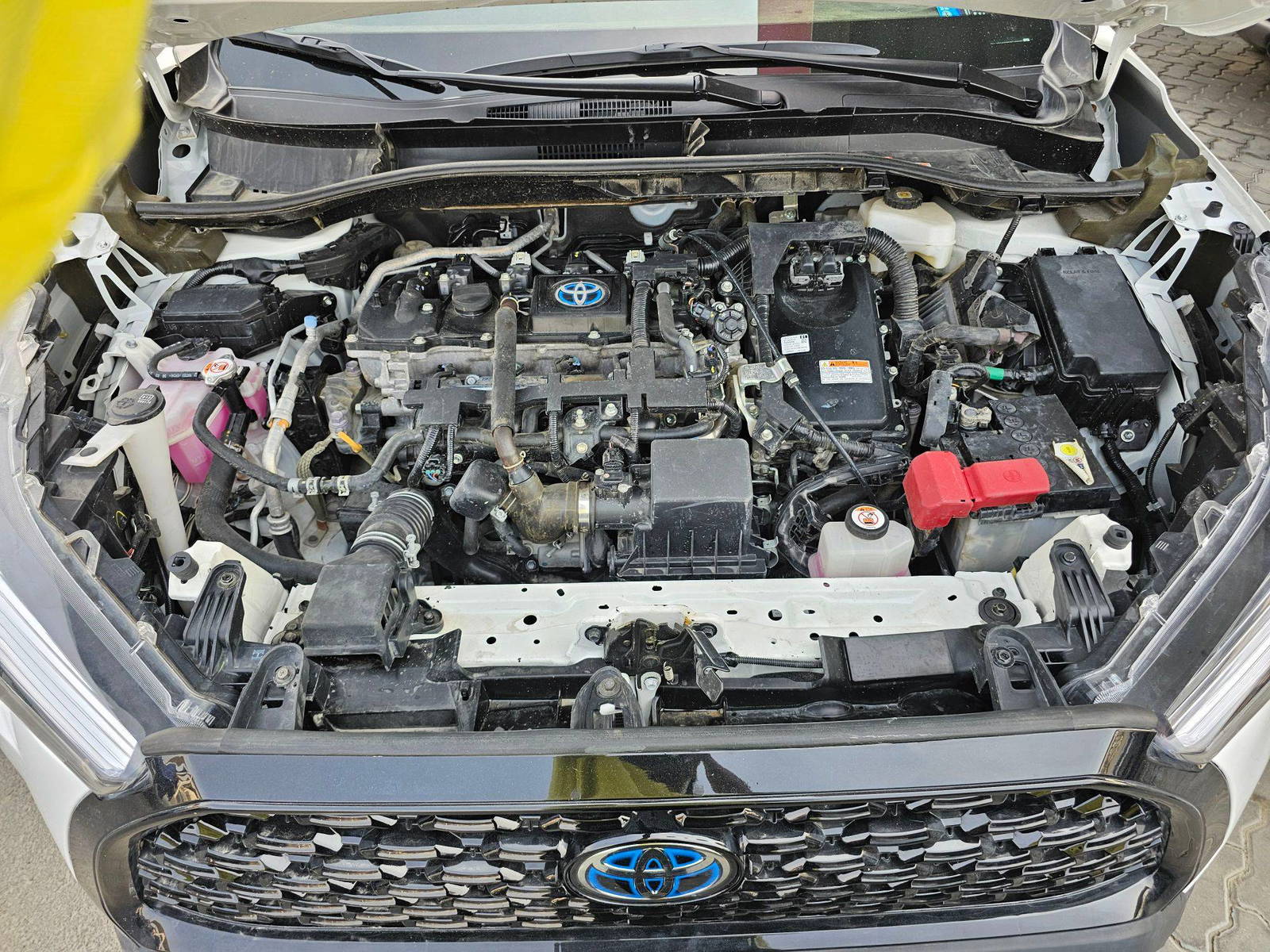 2024 TOYOTA COROLLA CROSS L — 14887 KM — Lot 0516275 — Souq - Marhaba Auctions Used Cars - Image 12