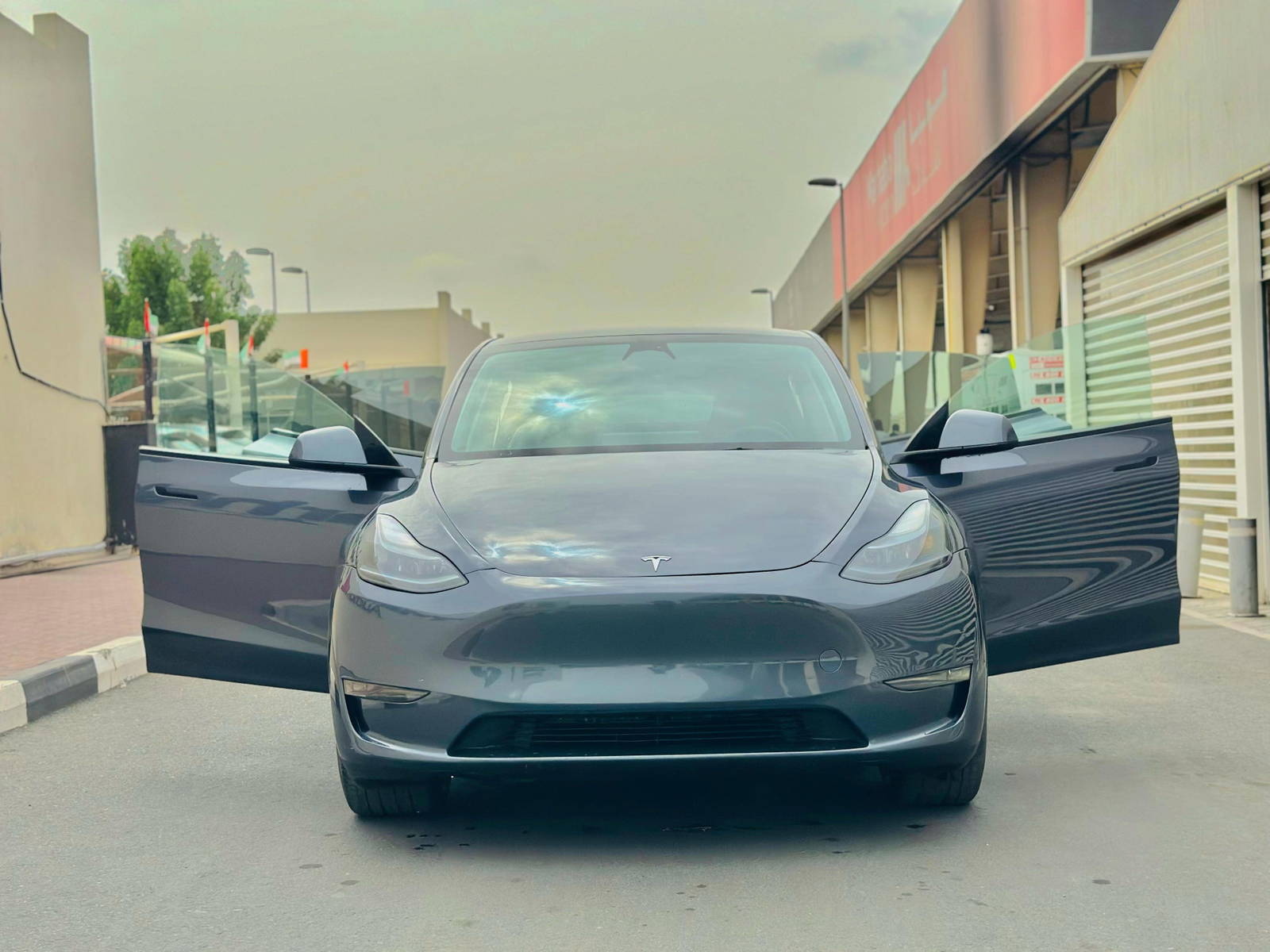 2023 TESLA MODEL Y — 3916 KM — Lot E0PC107825 — Souq - Marhaba Auctions Used Cars - Image 3