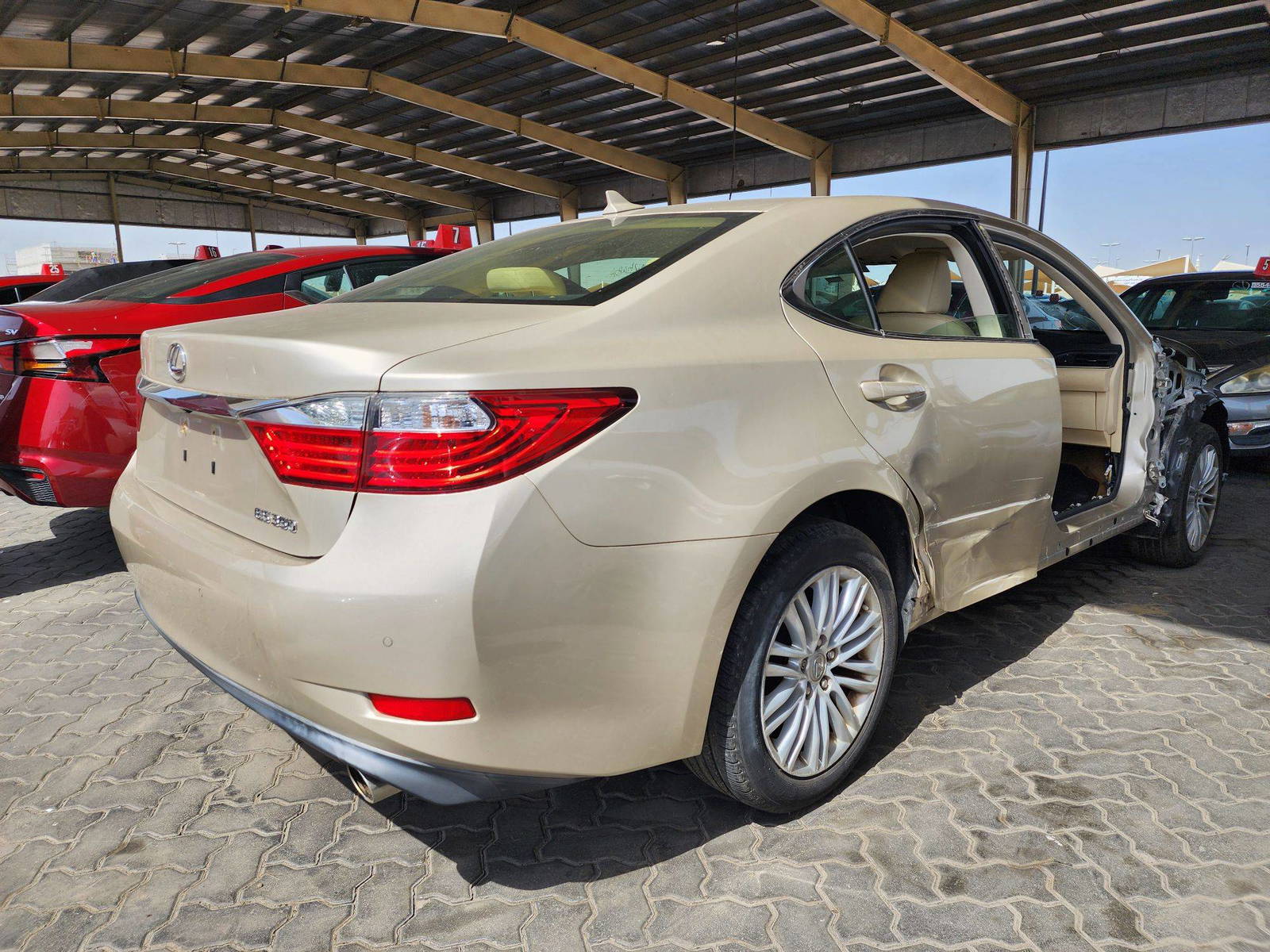 2013 LEXUS ES 350 — 94382 Miles — Lot 8183 — Souq - Marhaba Auctions Used Cars - Image 3