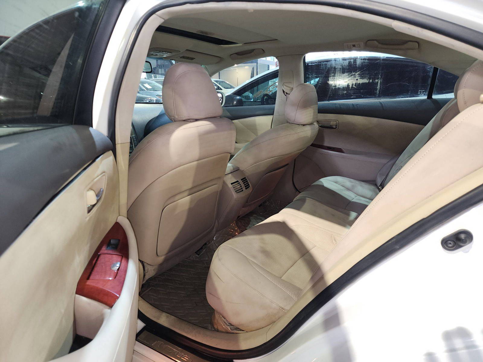 2008 LEXUS ES 350 — 526205 KM — Lot 82235118 — Al Quoz - Marhaba Auctions Used Cars - Image 8