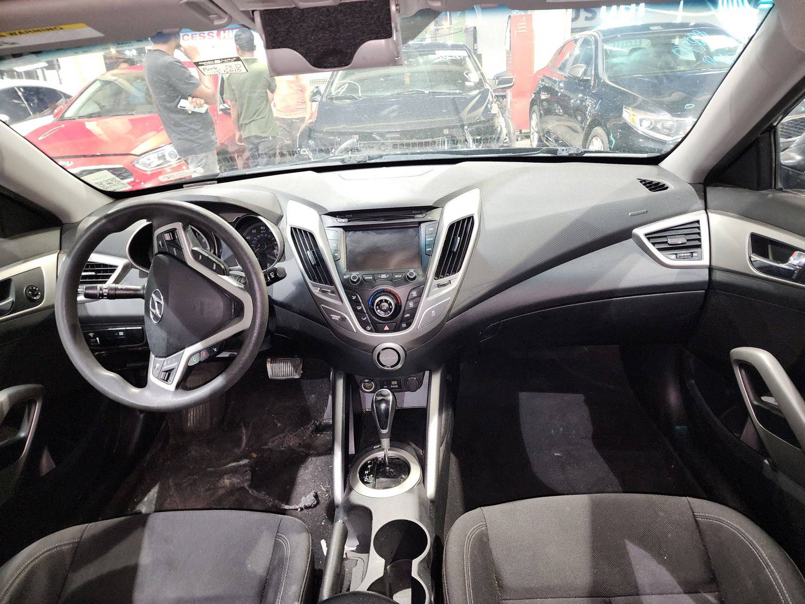 2015 HYUNDAI VELOSTER — 155011 Miles — Lot 44576924 — Souq - Marhaba Auctions Used Cars - Image 4