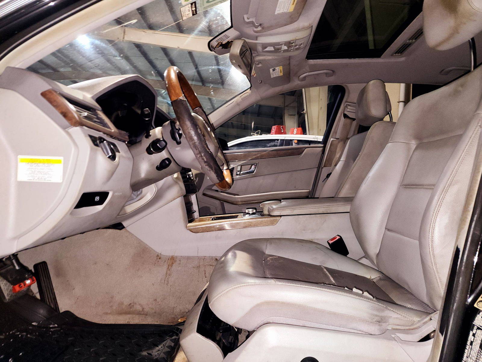 2011 MERCEDES BENZ E 350 — 206145 Miles — Lot 62120464 — Souq - Marhaba Auctions Used Cars - Image 9
