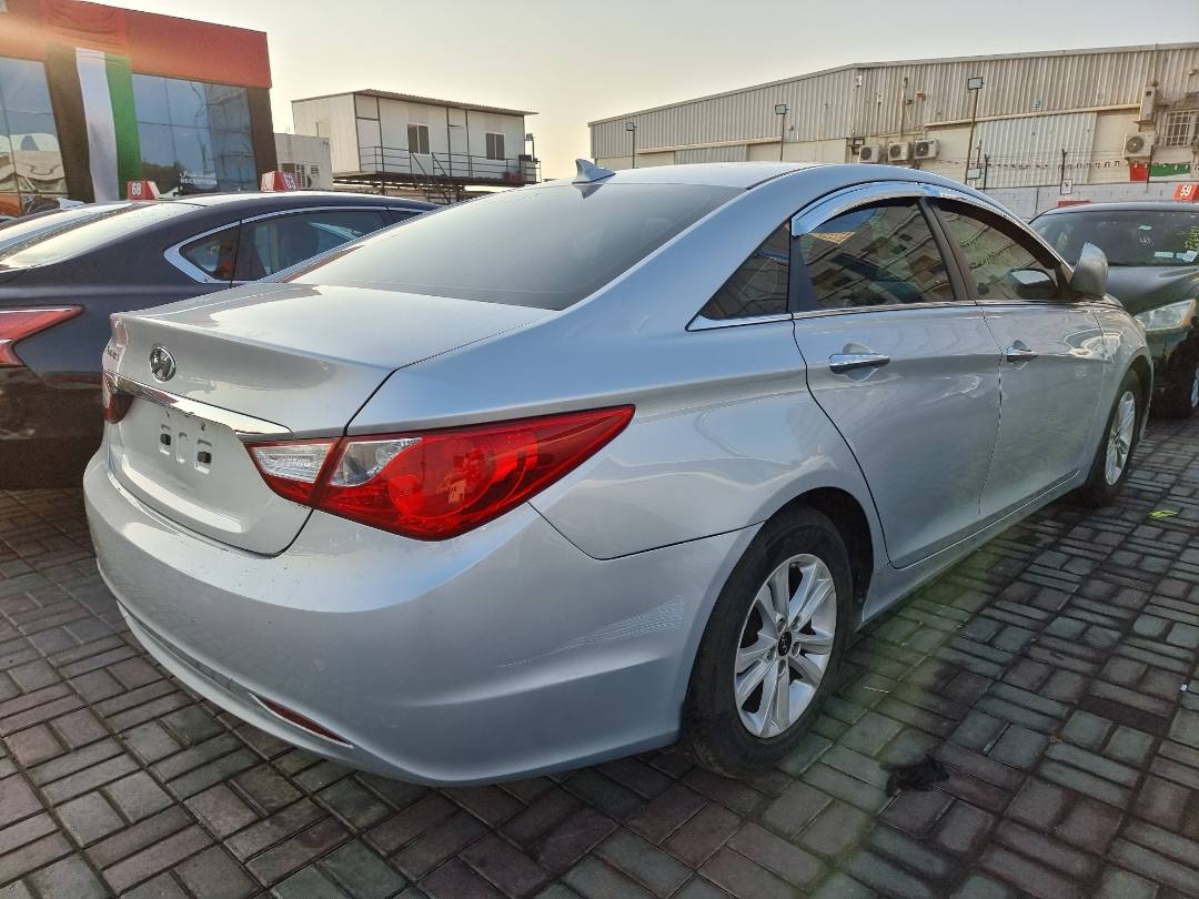 2013 HYUNDAI SONATA — 111692 Miles — Lot 125487 — Main - Marhaba Auctions Used Cars - Image 4