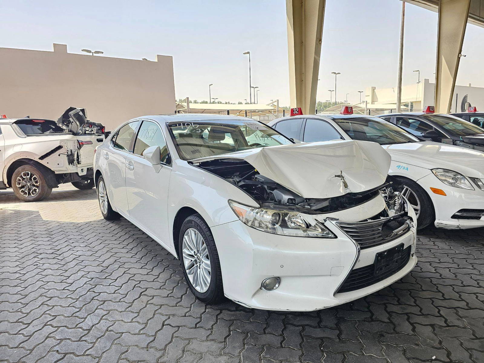 2015 LEXUS ES 350 — 125184 Miles — Lot 3F2173423 — Souq - Marhaba Auctions Used Cars - Image 4