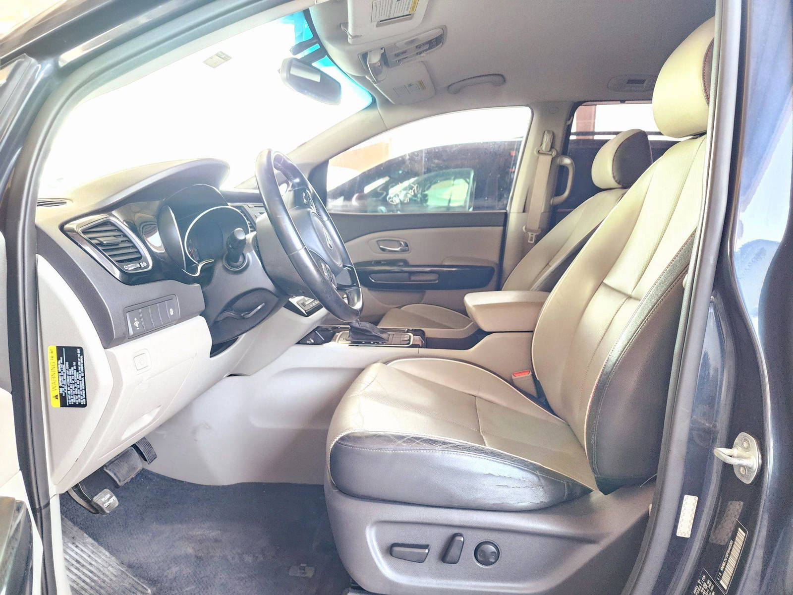 2015 KIA SEDONA — 162069 Miles — Lot 125487 — Souq - Marhaba Auctions Used Cars - Image 9