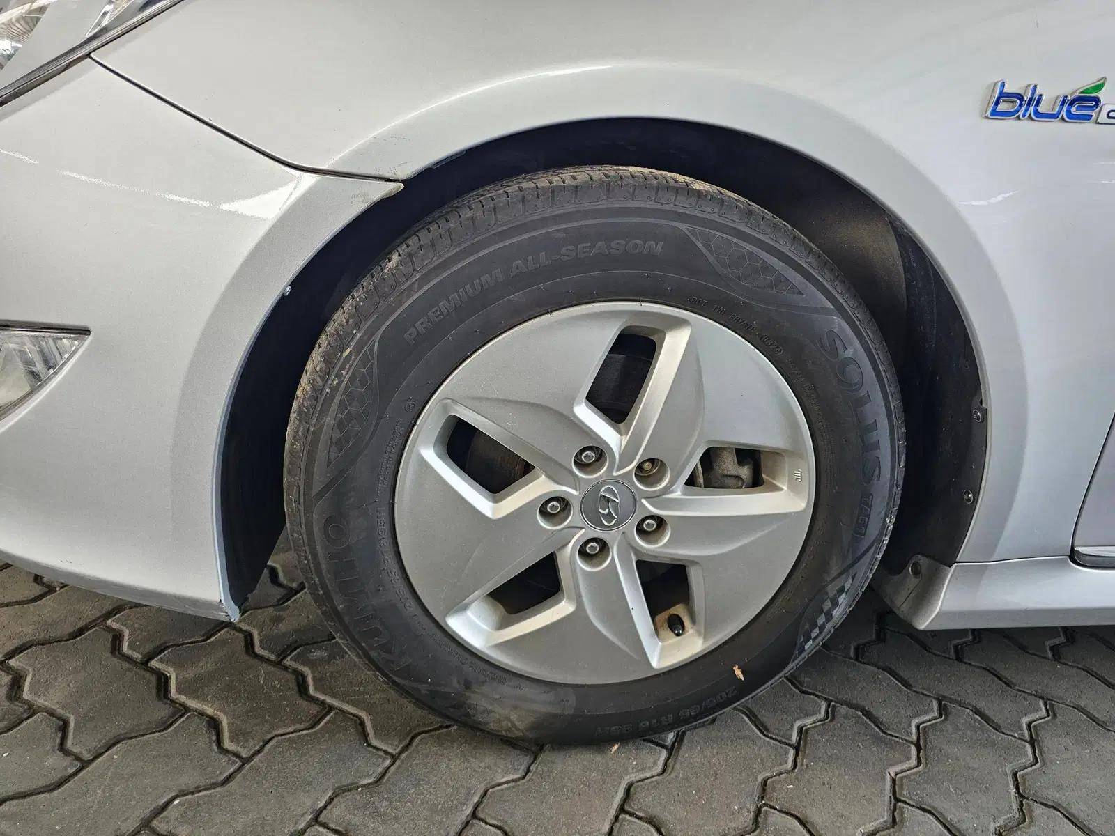 2012 HYUNDAI SONATA — 172821 KM — Lot 010765 — Main - Marhaba Auctions Used Cars - Image 10