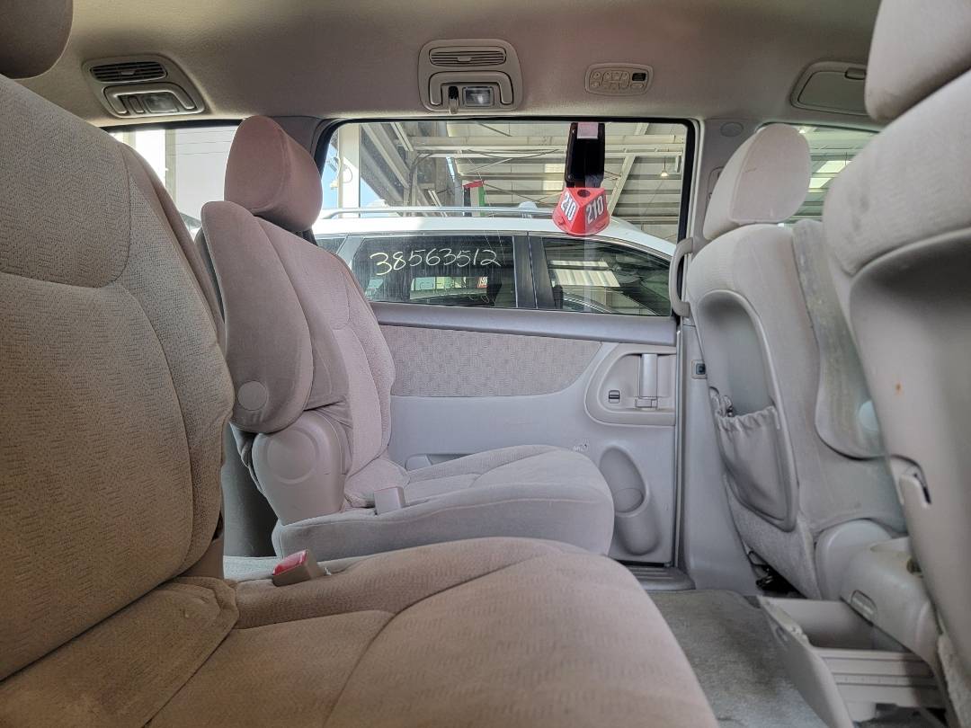 2005 TOYOTA SIENNA — 232518 Miles — Lot 38335458 - Marhaba Auctions Used Cars - Image 5