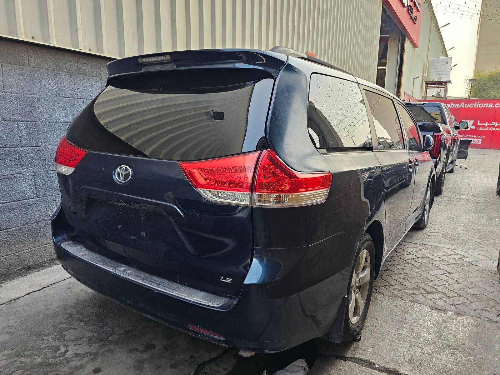 Toyota Sienna 2011 view 2