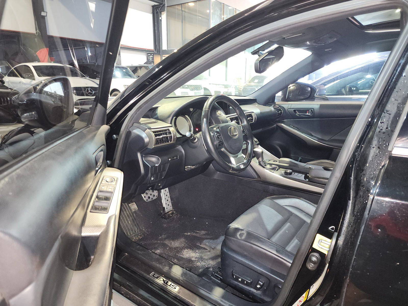 2016 LEXUS IS 200T — 182209 Miles — Lot 5016962 — Al Quoz - Marhaba Auctions Used Cars - Image 9