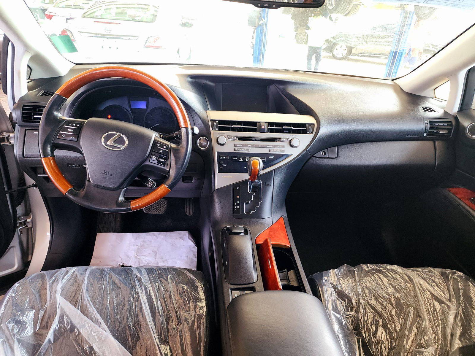 2010 LEXUS RX 450H — 317582 Miles — Lot A2005528 — Souq - Marhaba Auctions Used Cars - Image 7