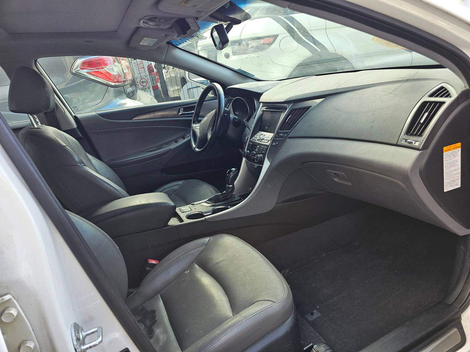 2015 HYUNDAI SONATA — 135748 Miles — Lot 48FA120102 — Souq - Marhaba Auctions Used Cars - Image 10