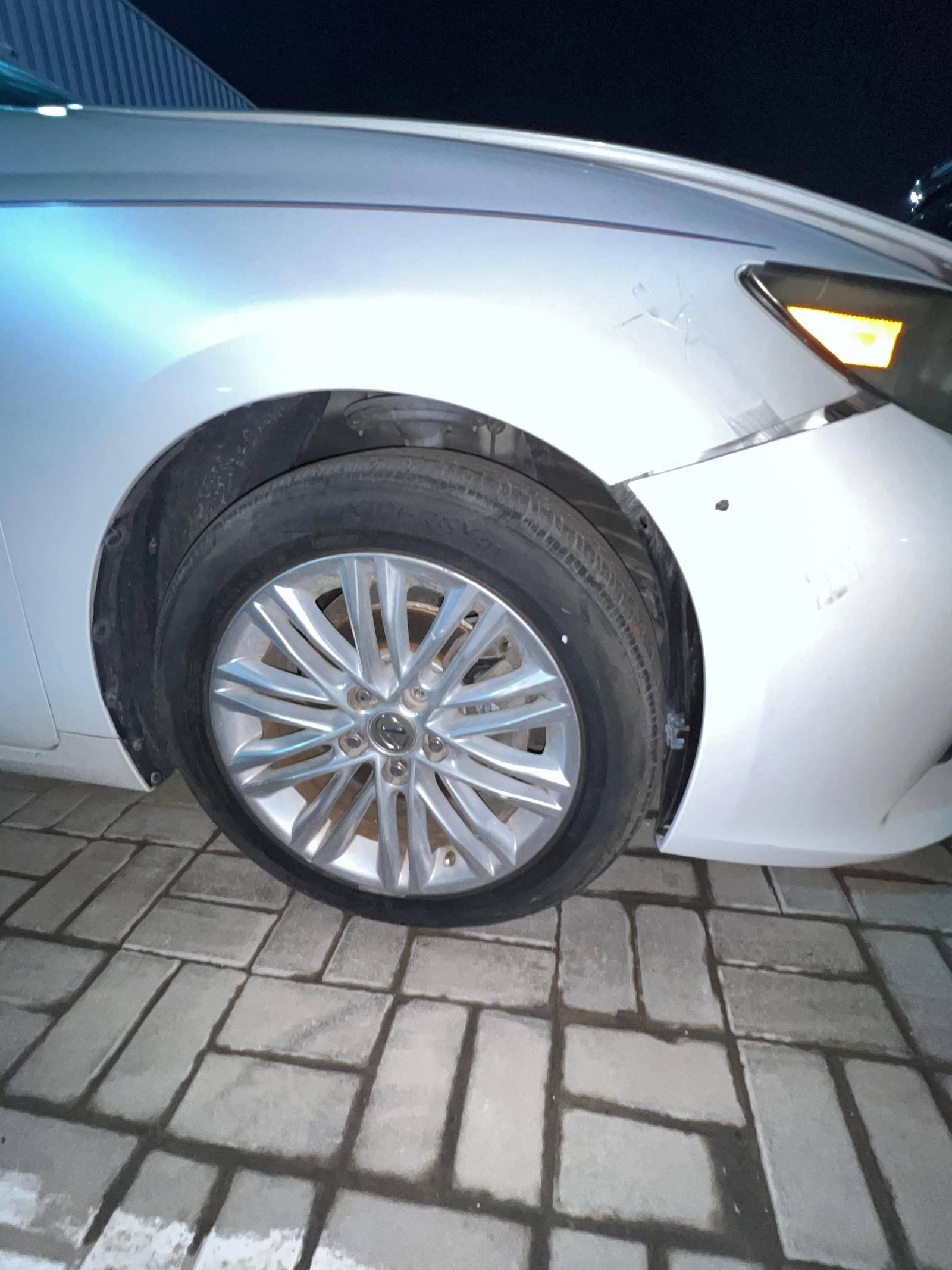 2013 LEXUS ES 350 — 104 030 Miles — Lot XD2071811 - Marhaba Auctions Used Cars - Image 11