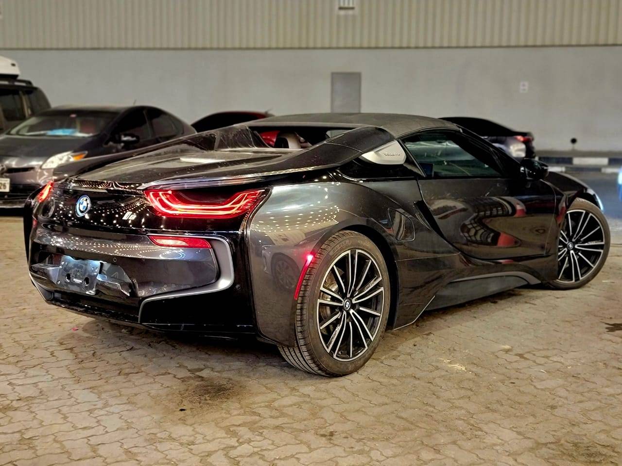 2019 BMW i8 — 24488 KM — Lot 55K7E36198 — Main - Marhaba Auctions Used Cars - Image 4