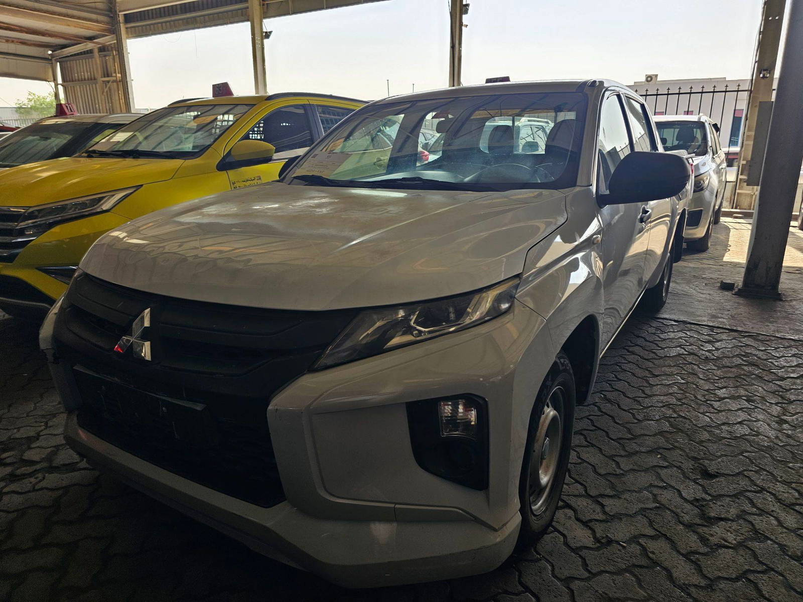 2019 MITSUBISHI pickup — 333241 KM — Lot 9KH023580 — Main - Marhaba Auctions Used Cars - Image 3