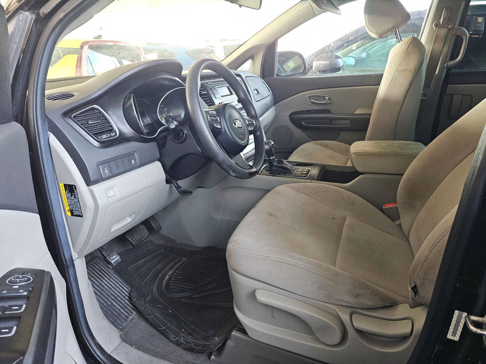 2015 KIA SEDONA — 182177 Miles — Lot 3F6025335 — Souq - Marhaba Auctions Used Cars - Image 9