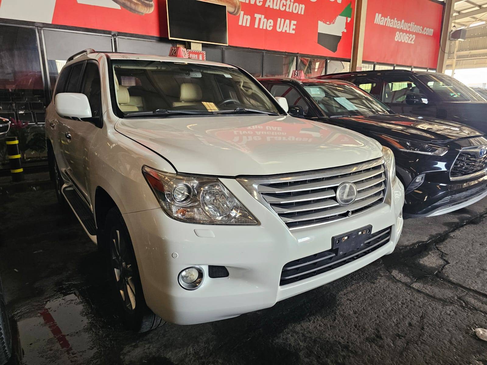 Lexus LX 570 2011 view 2