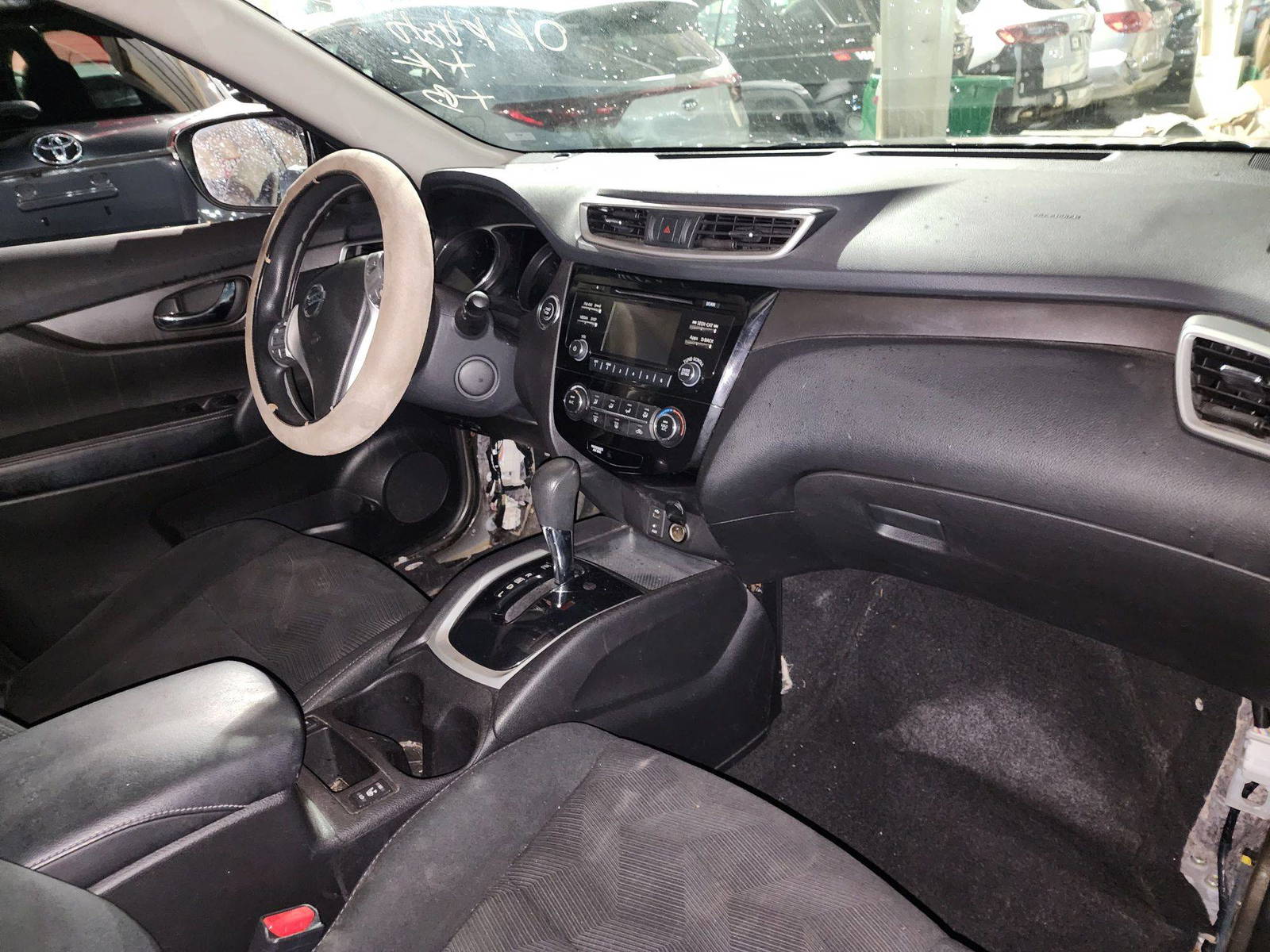 2014 NISSAN ROGUE — 141988 KM — Lot 805000 - Marhaba Auctions Used Cars - Image 6